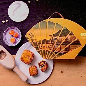 ADD-MC22 Mandarin Oriental Golden Lotus with Yolk Mooncakes (6pcs) - SOLD OUT